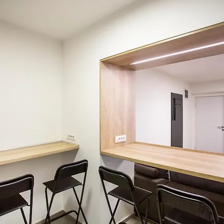Ivy Apartment *